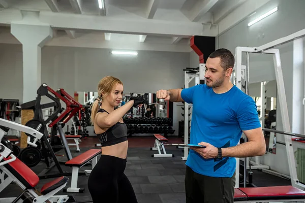 Male Instructor Exercising His Female Client Gym Woman Working Optimal — Stock Photo, Image