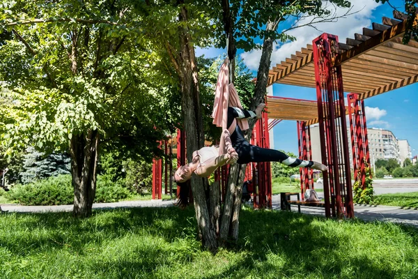 Girl Lean Figure Type Decided Practice Yoga Exercises Open Air — ストック写真