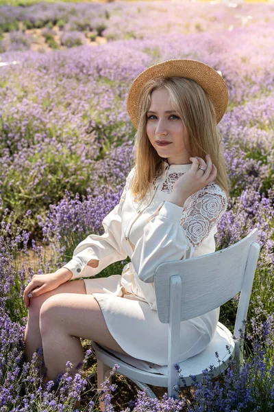 Young Attractive Woman Hat Lavender Blossom — Foto Stock