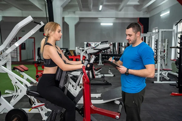 Trainer Assists Female Client Doing Workout Gym Exercise Lifestyle — Stock Photo, Image