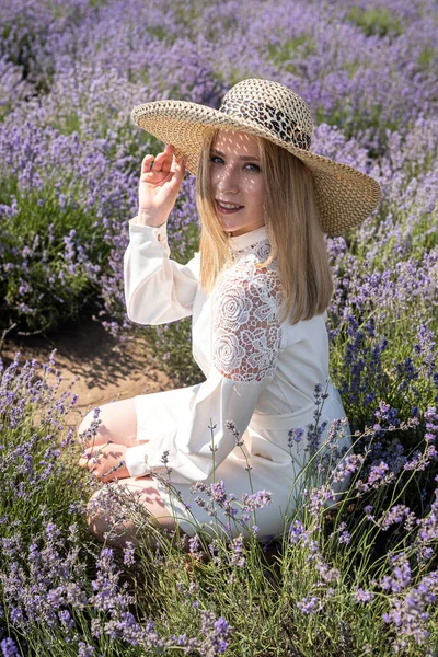 Young Attractive Woman Hat Lavender Blossom — Stock fotografie