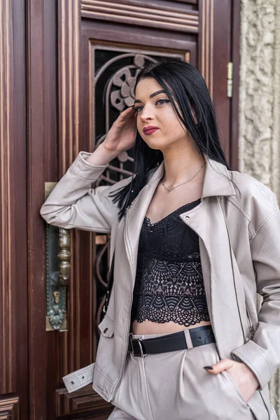 Beautiful Young Woman Wear Fashion White Suit Posing Old Wooden — Foto Stock