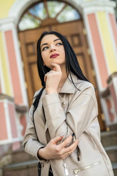 Fashionable Young Woman Wear White Leather Jacket Old Vintage House — Foto Stock