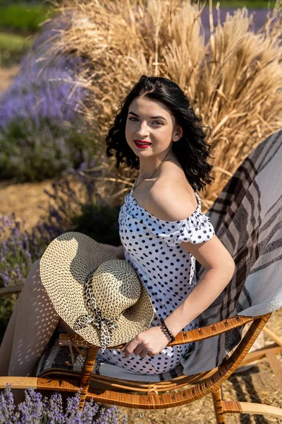 Portrait Young Charming Brunette Woman Lavender Flowers — Stock fotografie