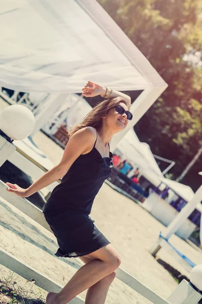 Beautiful Young Woman Standing White Gazebo Summer Day Lifestyle — Photo