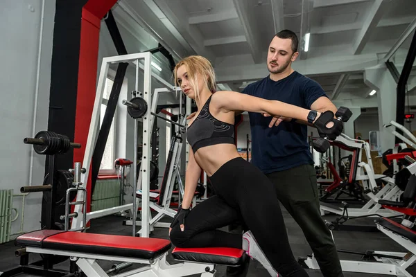 Personal Trainer Slim Woman Client Doing Bicep Curls Workout Gym — Fotografia de Stock