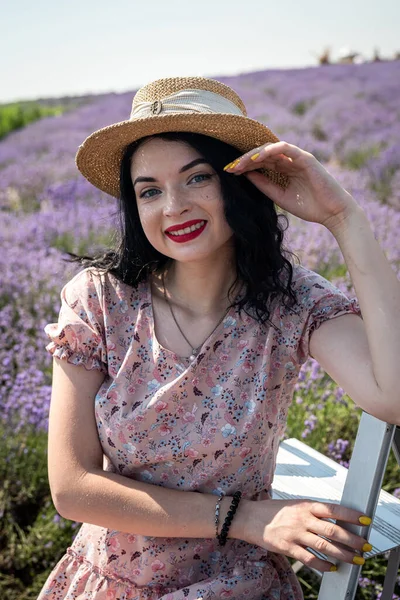 Young Attractive Brunnete Woman Hat Surrounded Lavender Flowers —  Fotos de Stock