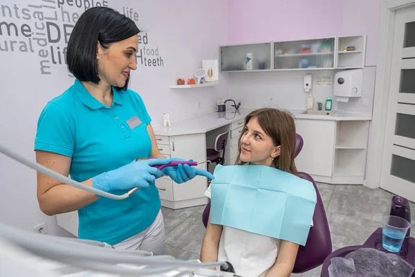 a woman who cares about the health of her teeth came for a routine check-up of her teeth. The concept of dental examination in dentistry