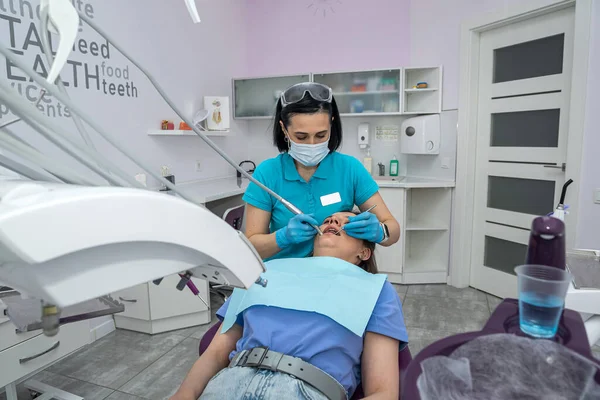 Close Photo Pretty Woman Being Examined Dentist Dental Instruments Dental — Stock Photo, Image