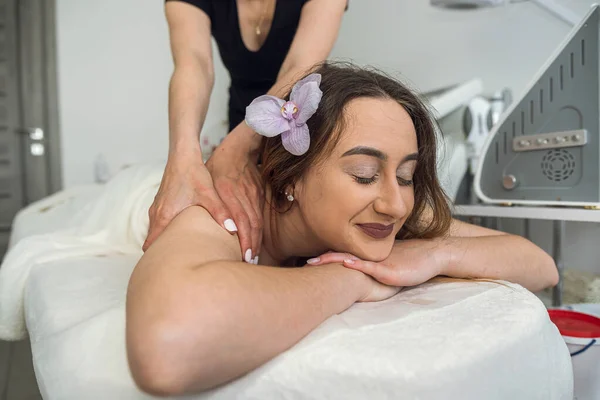 Young Woman Has Problems Her Spine Receiving Treatment Spa — 스톡 사진
