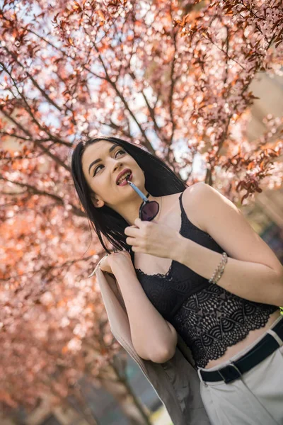 Pretty Young Woman Posing Blooming Cherry Spring Garden Perfect Day — Stock Fotó