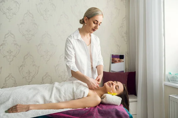 Osteopath Makes Manual Neck Massage Her Female Client Spa Centre — Foto Stock