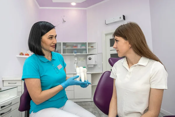Young Beautiful Girl Patient Came Consultation Female Dentist Private Clinic — Stock Photo, Image