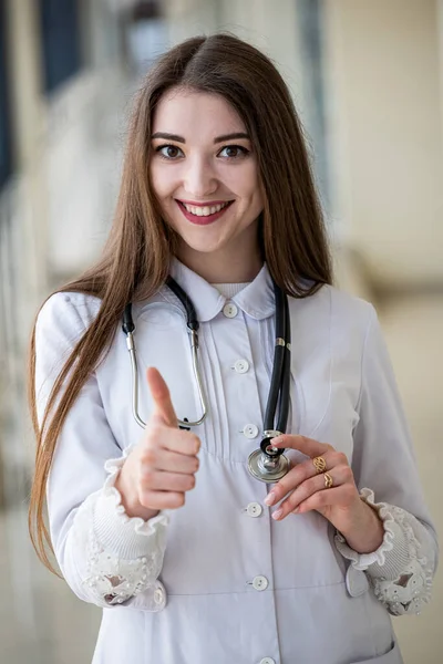 Portrait Smiling Female Doctor Cute Friendly Appearance Scrubs Stethoscope Hospital — Zdjęcie stockowe