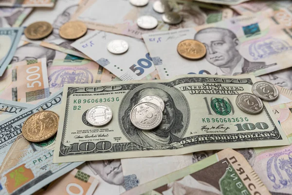 Munt Met Papiergeld Usd Dollar Ukraine Hryvnia Sparen Ruilen Concept — Stockfoto