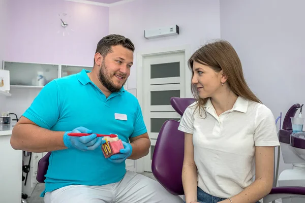 Young Dentist Conducts Consultation Girl Sore Tooth His Appointment Concept — Stock Photo, Image