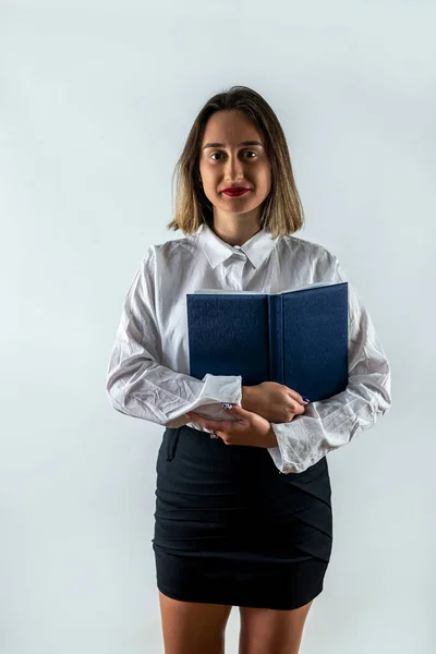 Professora Negócios Jovem Confiante Segurando Com Livros Nas Mãos Isolado — Fotografia de Stock