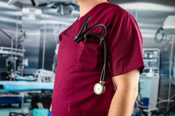 Acil Serviste Steteskoplu Kırmızı Üniformalı Doktor Hemşire Sağlık Laç Hizmetleri — Stok fotoğraf