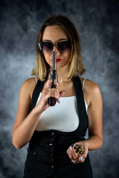 Young Beautiful Cute Dark Haired Girl Posing Gun Her Hands — Stock Photo, Image