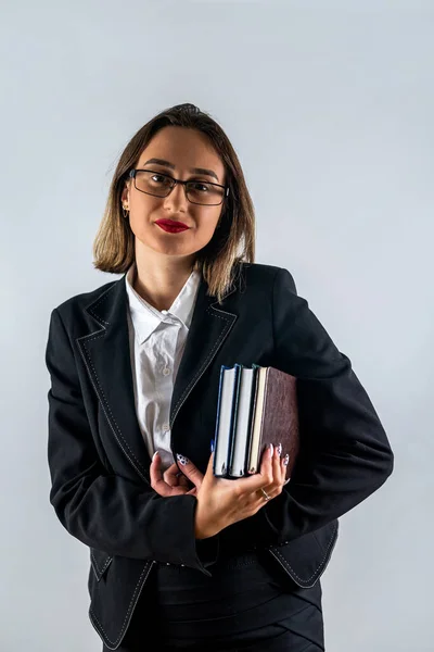 Bela Jovem Empresária Com Documentos Isolados Fundo Branco Uma Mulher — Fotografia de Stock