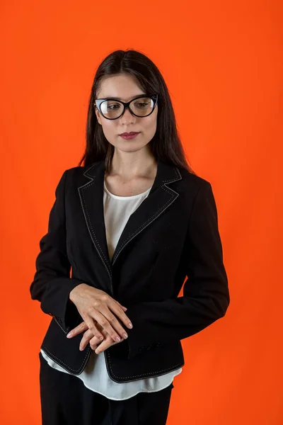 Bela Jovem Estudante Roupas Negócios Sorrindo Amplamente Foto Isolada Fundo — Fotografia de Stock