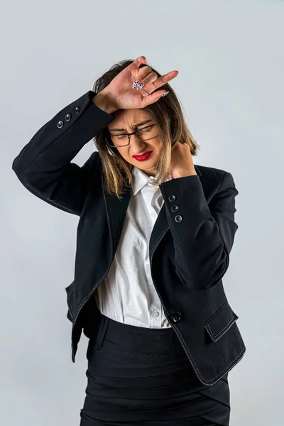 Linda Jovem Morena Sofrendo Dor Cabeça Fundo Isolado Branco Desespero — Fotografia de Stock