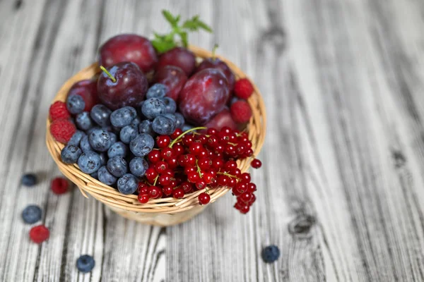 Summer Composition Wicker Basket Fruits Berries Wooden Background Shallow Depth — Stock Photo, Image