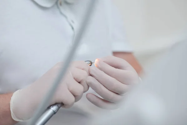 Close up picture of hands holdding dental equipment — Zdjęcie stockowe