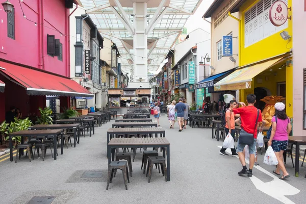 SINGAPORE - 8 Nisan 2019: Singapur Çin Mahallesi, Food Street tarzı otantik yemek.