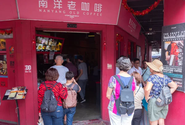 SINGAPORE - 8 Nisan 2019: Singapur Çin Mahallesi, Food Street tarzı otantik yemek.