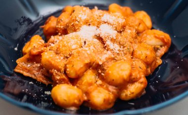Domates soslu ev yapımı gnocchi.