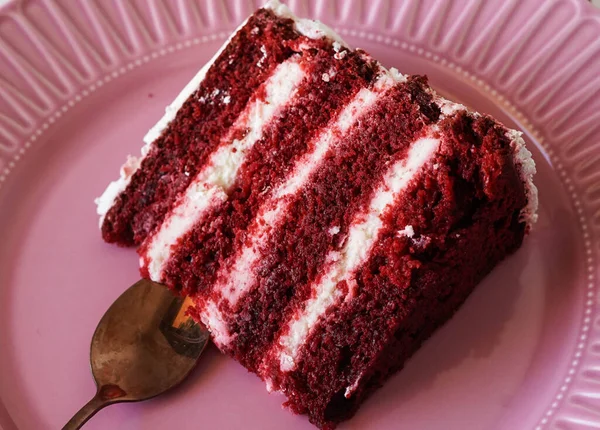 Czerwony Aksamit Ciasto Porcja — Zdjęcie stockowe