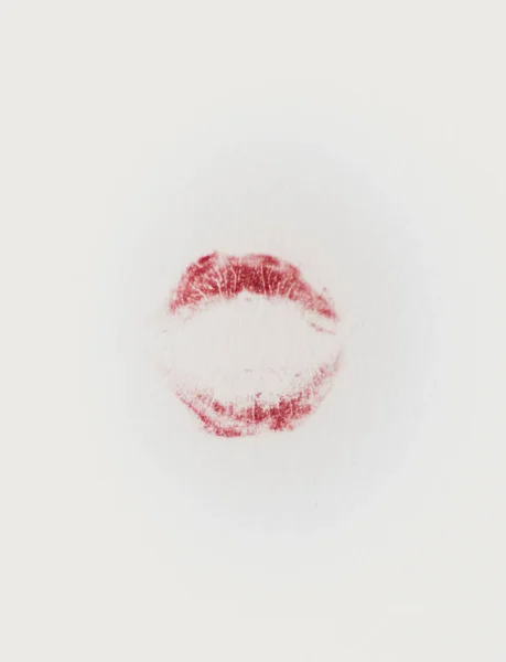 Marca Beijo Feita Com Batom Uma Parede Branca — Fotografia de Stock