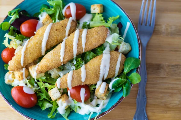 Chicken Caesar Salat Mit Käse — Stockfoto