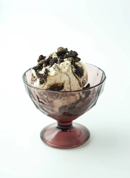 Tazza Gelato Con Pezzi Biscotti Cioccolato — Foto Stock