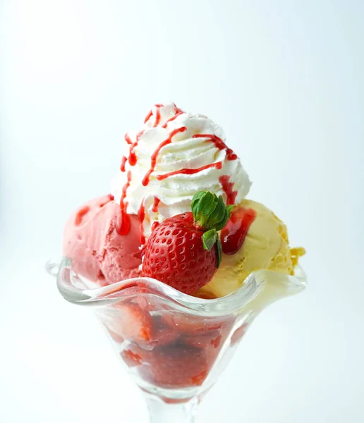 Cup Three Balls Banana Cream Strawberry Ice Cream — Stock Photo, Image