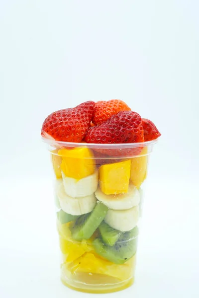 Vetro Plastica Con Diversi Pezzi Frutta Tagliata — Foto Stock