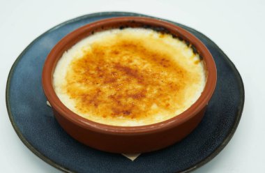 Eritilmiş provolone ızgara peyniri yemek için ideal.