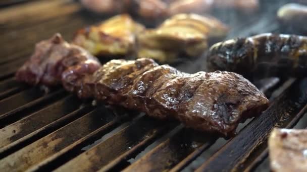 Excellent Cut Meat Burning Grill — Stockvideo