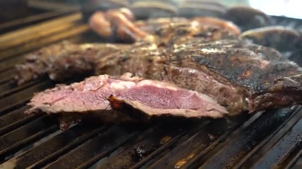 Excellent Cut Meat Burning Grill — Stockvideo