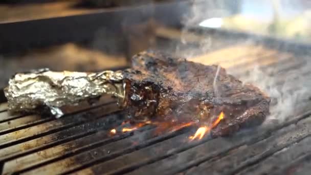 Excellent Cut Meat Burning Grill — Vídeos de Stock