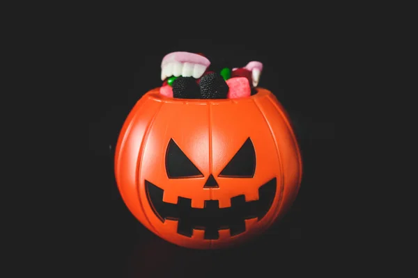 Dynia Nadziewana Smakołykami Halloween — Zdjęcie stockowe