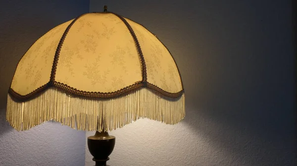 Lamba duvardaki masada.