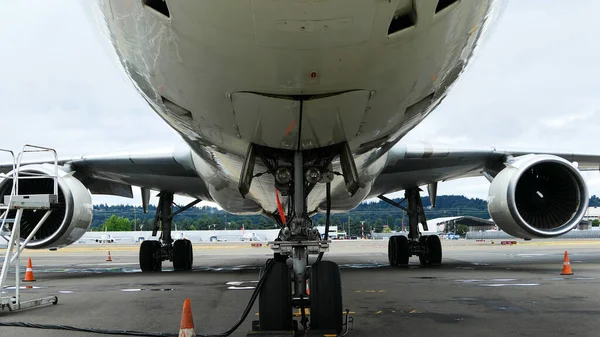 Uçak motorları ve iniş takımı