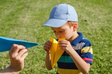 Çocuk mutlu çocuk uçak. konsept.