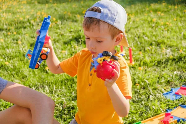 Niño Carretera Del Niño Del Coche Feliz — Foto de Stock