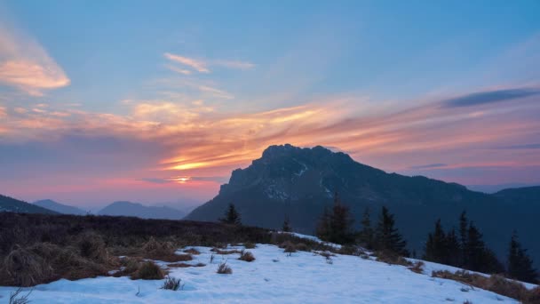 Sunset in a mountain landscape with the last snow on the meadow — Stockvideo
