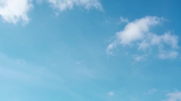 Clouds over move in the blue sky. — Video Stock