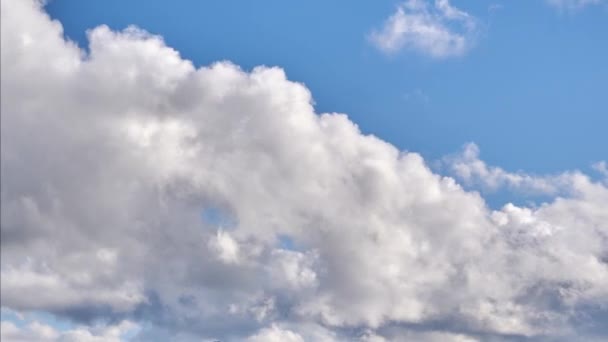 Хмари з блакитним небом Timelapse , — стокове відео