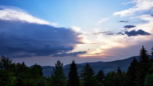 Gyönyörű Hegyvidéki Természet Nyáron Felhők Táj Festett Gazdag Színek Lenyugvó — Stock videók